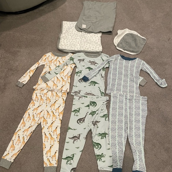 3 Pairs of Burt's Bees Baby Pajamas (24 Months) & Extras - Picture 2 of 2